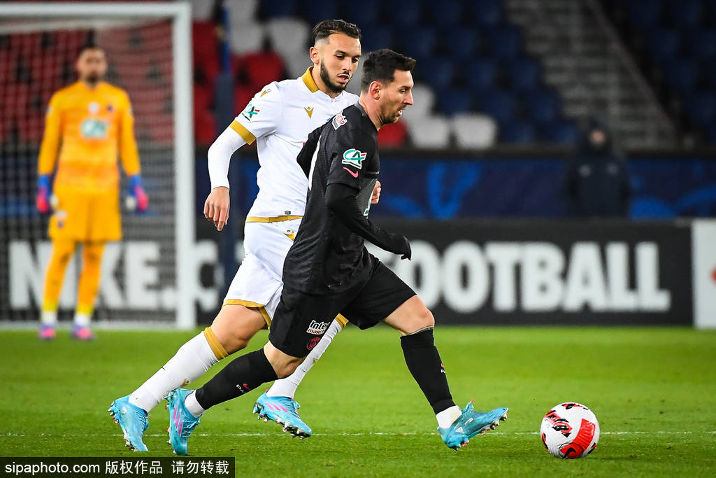 包含赛后勒沃库森复出首秀——法国杯节点到来，目标明确，更衣室氛围转暖的词条